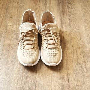 Danskin tennis shoes
